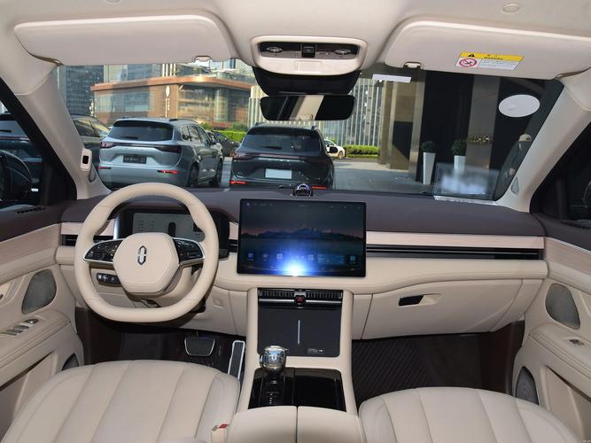 AITO问界M7豪华内饰与舒适驾乘，长安汽车以科技立身成为先进科技普及者